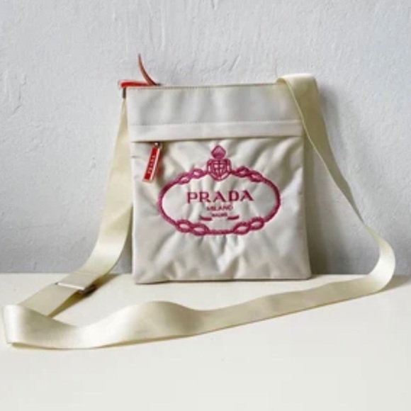 VINTAGE WHITE PRADA NYLON CROSSBODY BAG WITH EMBROIDERED LOGO - Picture 2 of 12